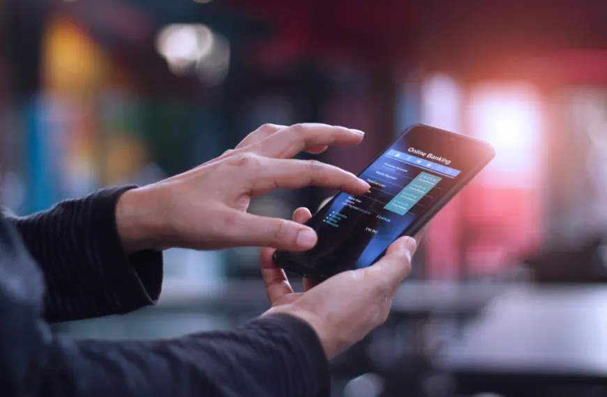 ¿Se puede cambiar la pantalla de un celular?